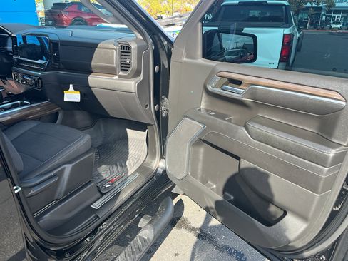 Used 2023 Chevrolet Silverado 1500 LT Trail Boss image 29