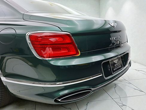 New 2026 Bentley Flying Spur Plug-In Hybrid image 16