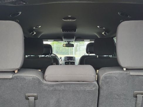 Used 2019 Dodge Grand Caravan SE FWD image 11