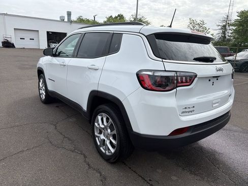 Used 2023 Jeep Compass Latitude AWD/4WD image 3