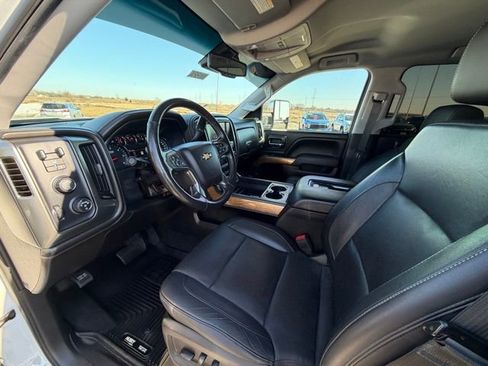 Used 2018 Chevrolet Silverado 1500 LTZ w/ LTZ Plus Package image 16