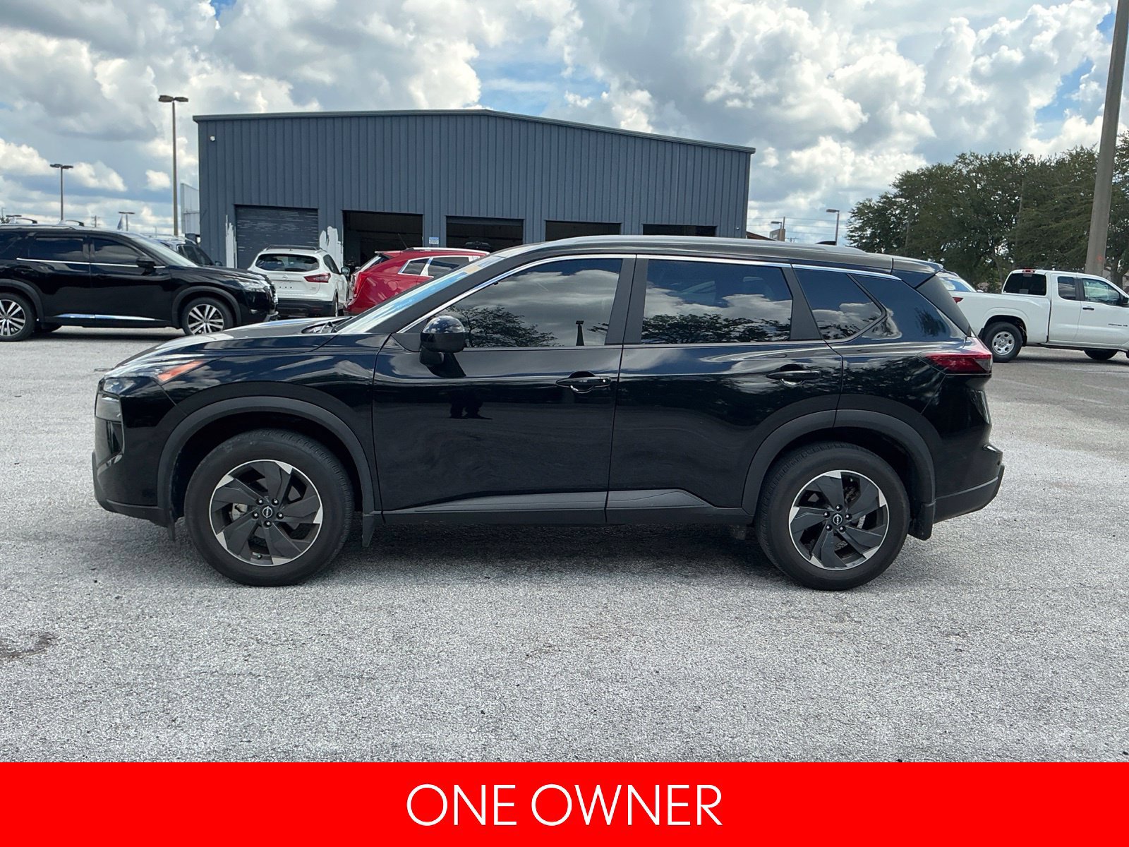 Certified 2025 Nissan Rogue SV w/ SV Premium Package FWD image 4