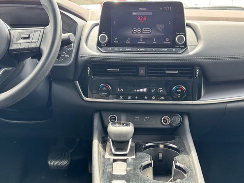 Used 2022 Nissan Rogue SV FWD image 15