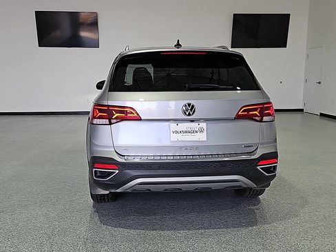 Certified 2024 Volkswagen Taos SE w/ Panoramic Sunroof Package AWD/4WD image 7