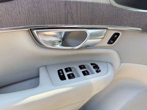 Certified 2023 Volvo XC90 B6 Plus AWD/4WD image 12
