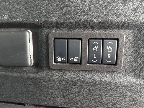 Used 2024 Chevrolet Tahoe Premier AWD/4WD image 15