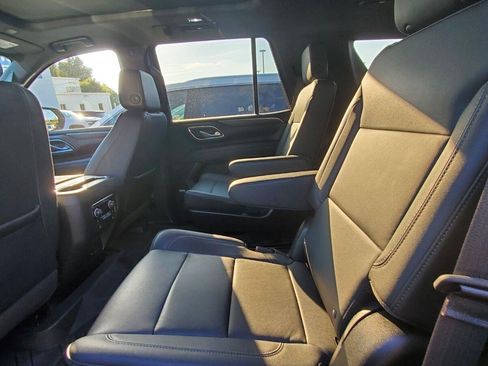 Used 2023 Chevrolet Tahoe Z71 w/ Luxury Package AWD/4WD image 5