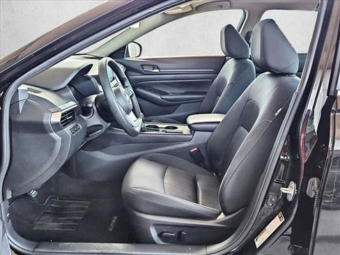 Used 2025 Nissan Altima 2.5 SV FWD image 14
