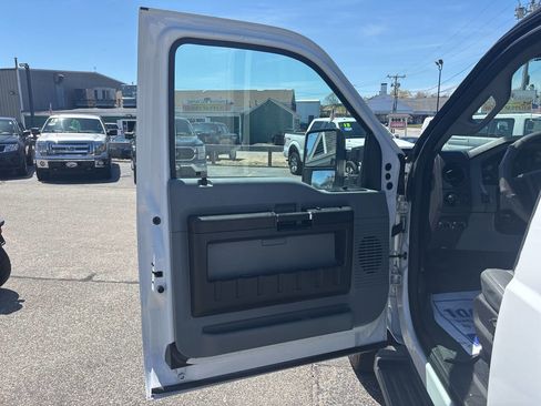 Used 2014 Ford F250 XL w/ Power Equipment Group AWD/4WD image 16