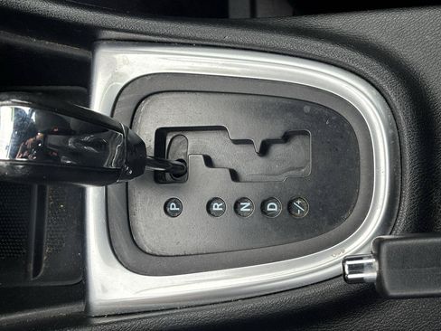 Used 2012 Chrysler 200 Touring FWD image 14