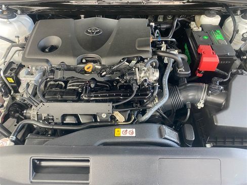 Used 2024 Toyota Camry SE image 18