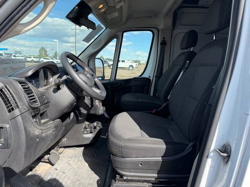 Used 2022 RAM ProMaster 2500 FWD image 2