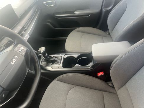 Used 2025 Kia K4 LXS image 40