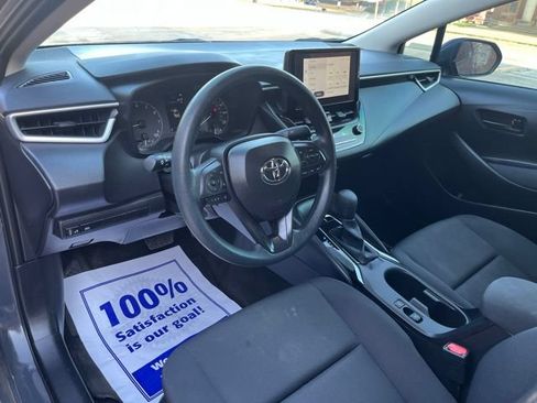 Used 2025 Toyota Corolla LE FWD image 14