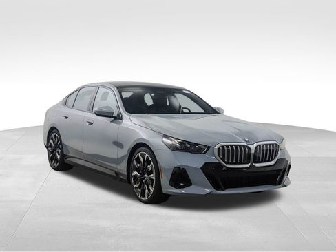 Used 2026 BMW 550e xDrive image 8