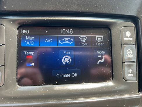 Used 2015 Chrysler 200 Limited image 33