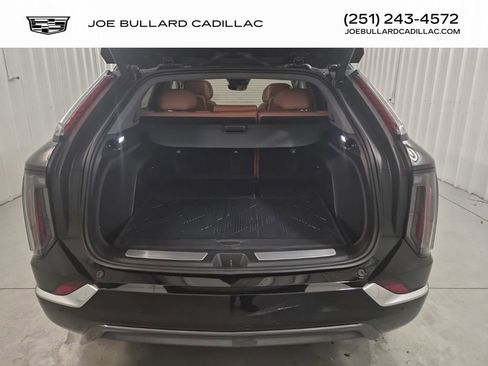 New 2026 Cadillac Optiq Luxury 2 image 19