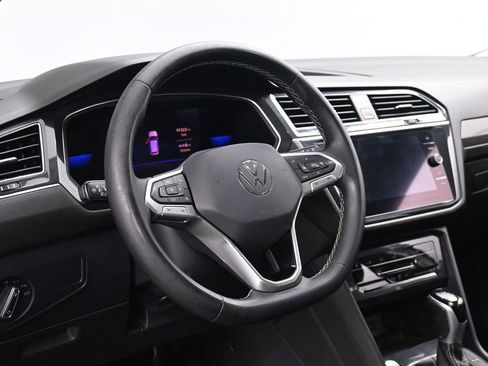 Used 2022 Volkswagen Tiguan SE w/ Panoramic Sunroof Package image 23
