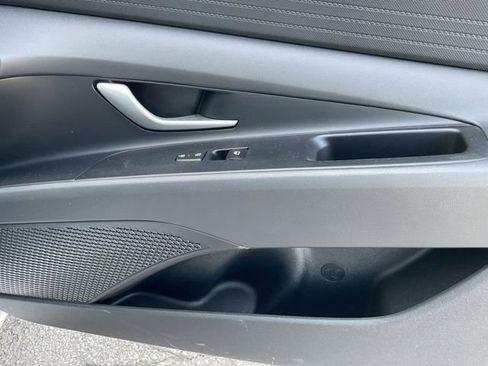 Used 2025 Hyundai Elantra Blue image 16