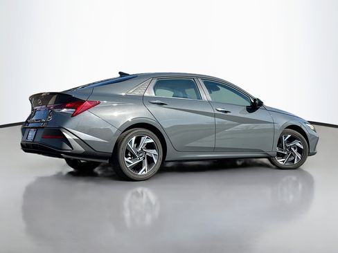 Certified 2025 Hyundai Elantra SEL image 2