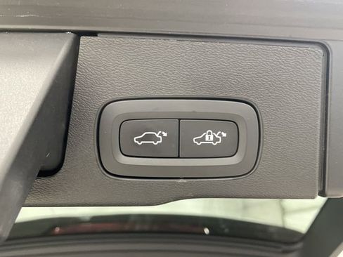 Used 2022 Volvo XC60 T8 Inscription w/ Advanced Package image 16