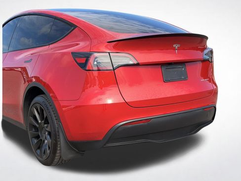 Used 2023 Tesla Model Y Long Range AWD/4WD image 3