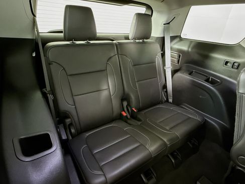 Used 2023 GMC Acadia SLT image 35