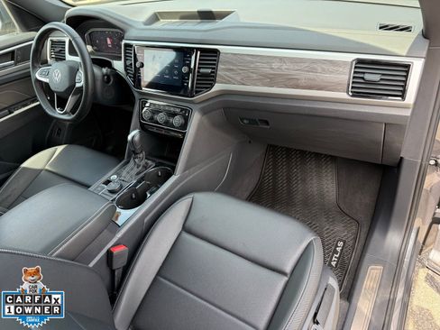 Used 2023 Volkswagen Atlas Cross Sport SE AWD/4WD image 2