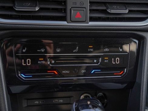 New 2026 Volkswagen Taos SE image 12