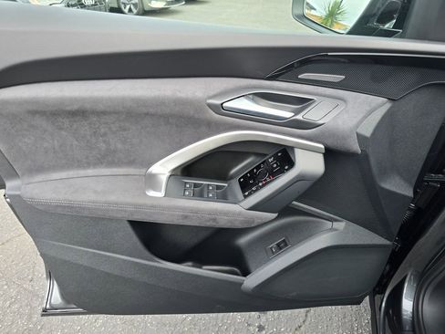 New 2025 Audi SQ5 Prestige image 20