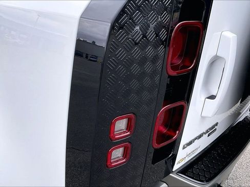 Used 2023 Land Rover Defender 110 X-Dynamic SE image 29