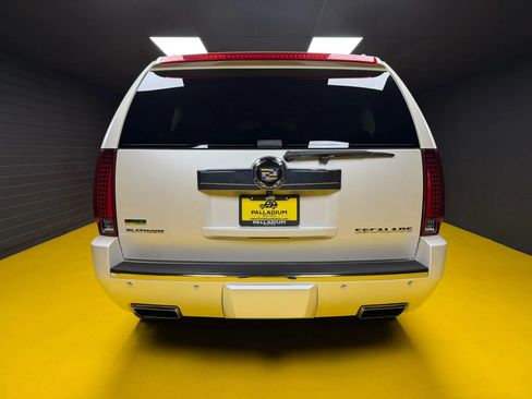 Used 2012 Cadillac Escalade Platinum AWD/4WD image 6