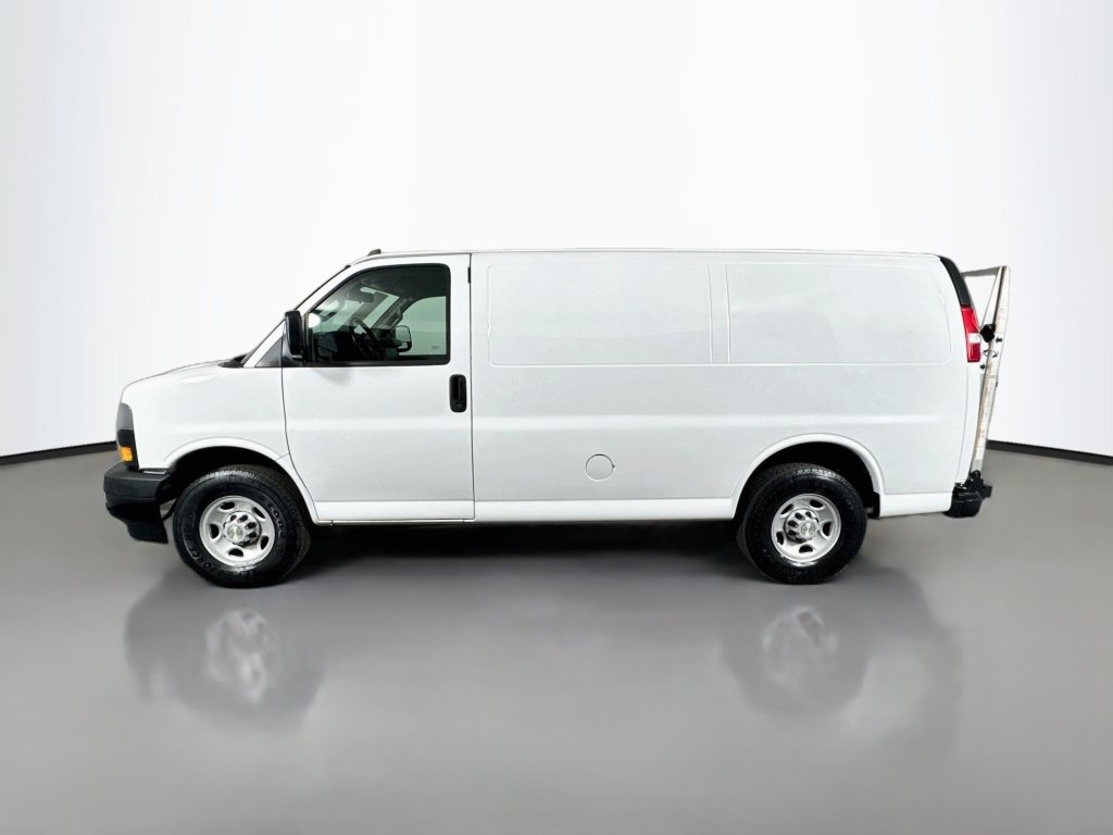 Used 2020 Chevrolet Express 3500 w/ Driver Convenience Package RWD image 2