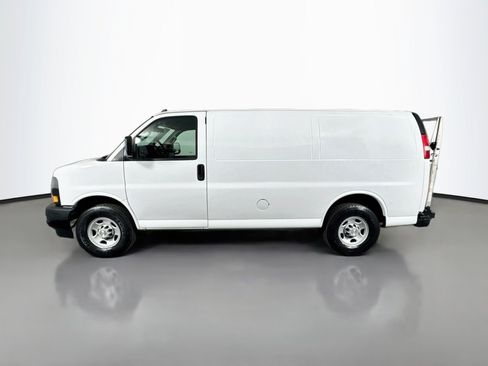 Used 2020 Chevrolet Express 3500 w/ Driver Convenience Package RWD image 2