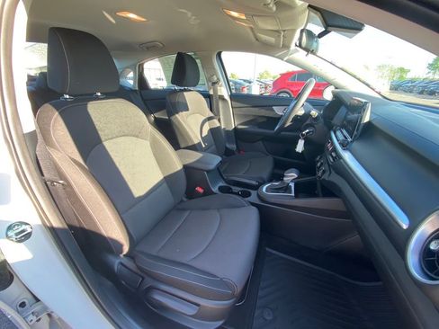 Used 2024 Kia Forte LXS w/ LXS Technology Package image 27
