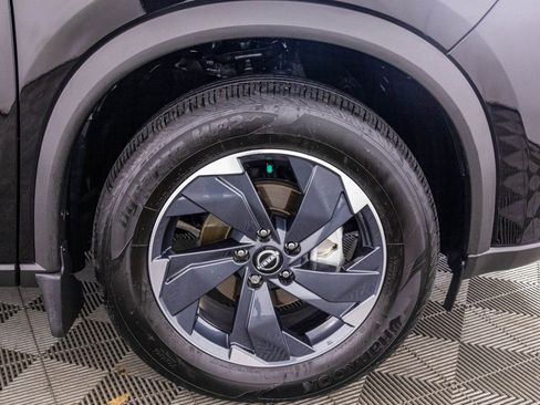 Used 2024 Nissan Rogue SV w/ SV Premium Package image 48