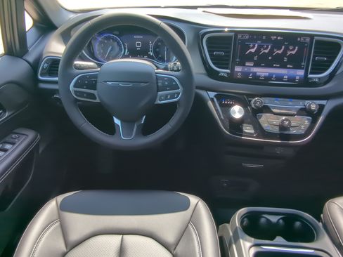 New 2027 Chrysler Pacifica LX FWD image 14