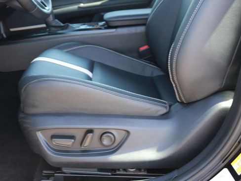 Used 2025 Toyota Camry SE image 11