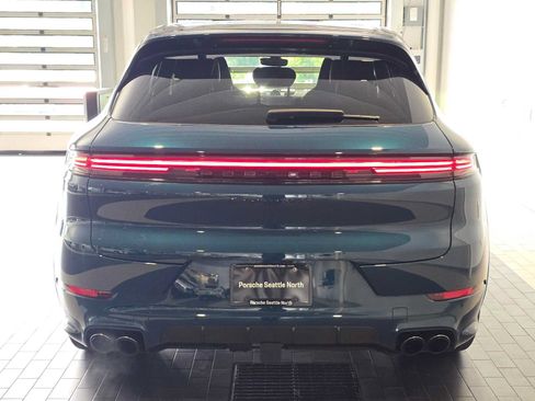 Used 2025 Porsche Cayenne GTS AWD/4WD image 6