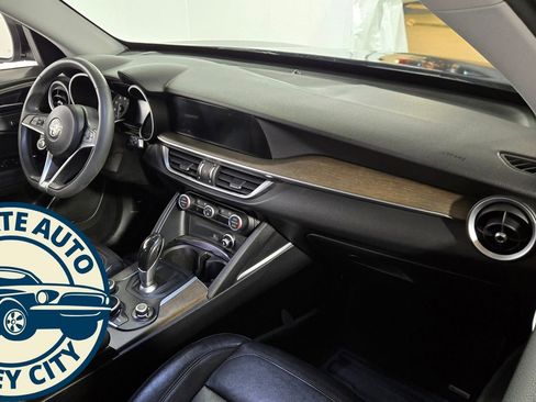 Used 2018 Alfa Romeo Stelvio Ti image 37