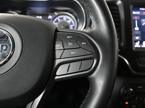 Used 2019 Jeep Cherokee Trailhawk w/ Cold Weather Group AWD/4WD image 35