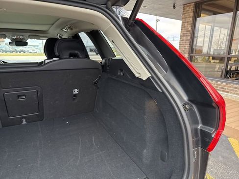 Used 2025 Volvo XC60 B5 Plus image 24