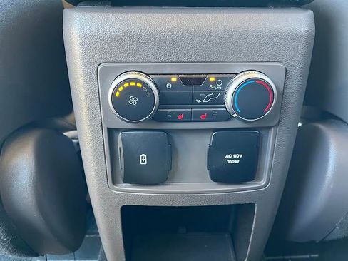 Used 2020 Ford Explorer Platinum image 41