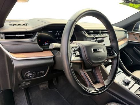 Used 2023 Jeep Grand Cherokee L Summit w/ Advanced Protech Group IV AWD/4WD image 18