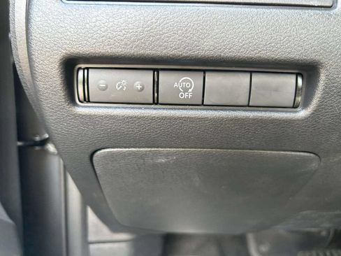 Used 2024 Nissan Rogue S AWD/4WD image 17