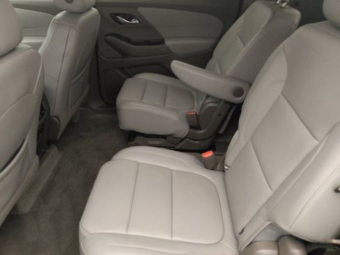 Used 2018 Chevrolet Traverse Premier w/ Driver Confidence II Package FWD image 18