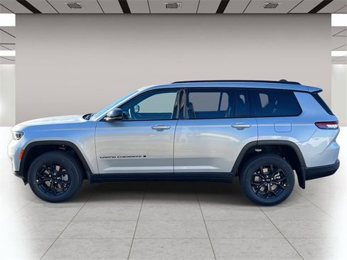New 2025 Jeep Grand Cherokee L Altitude image 7