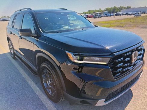 Used 2024 Honda Pilot TrailSport image 2