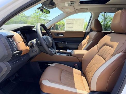 New 2026 Nissan Pathfinder Platinum w/ Accent Package AWD/4WD image 16