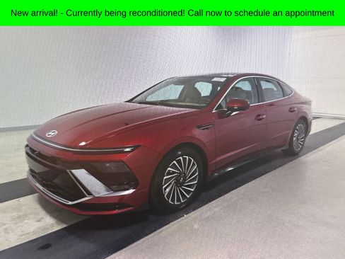 Used 2025 Hyundai Sonata Limited FWD image 1